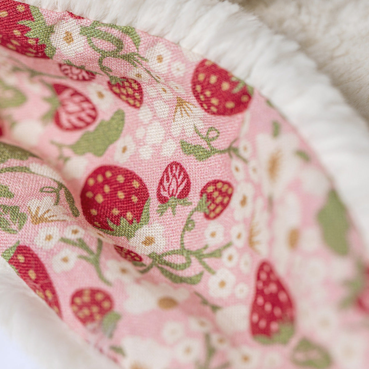 Peluche Conejo Blossom Blanco Berry Jellycat