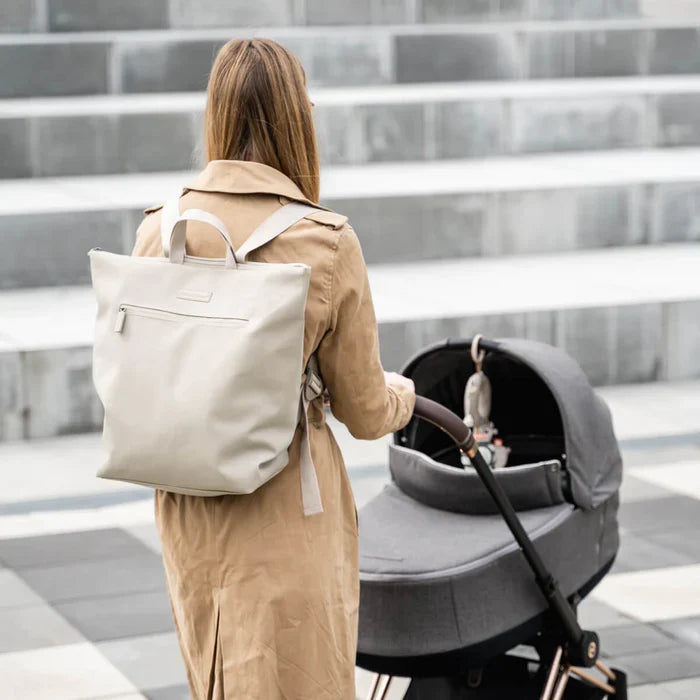 Mochila Maternal con mudador portátil arena