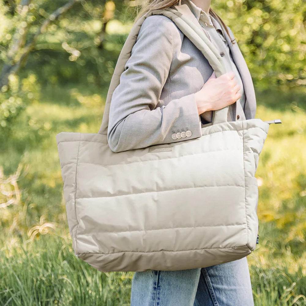 Bolso Maternal Tote acolchado con mudador portatil arena